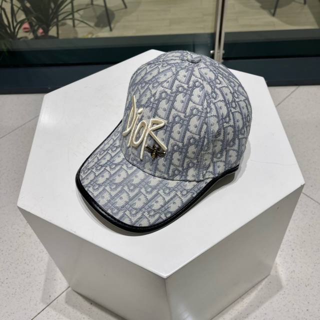 Dior 迪奥 新款原单棒球帽 精致格调 很酷很时尚 专柜断货热门 质量超赞